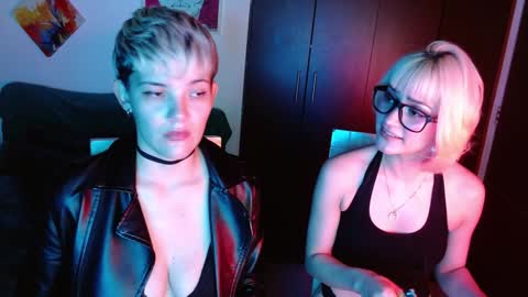 Snapshot of mackenziemoon chatting on 01.20.25 Noah Askew online show from 01.20.25