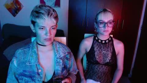 Snapshot of mackenziemoon chatting on 01.22.25 Noah Askew online show from 01.22.25