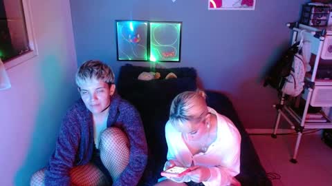 Snapshot of mackenziemoon chatting on 01.31.25 Noah Askew online show from 01.31.25