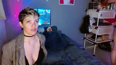 Snapshot of mackenziemoon chatting on 03.02.25 Noah Askew online show from 03.02.25