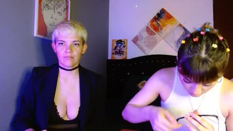 Snapshot of mackenziemoon chatting on 09.19.25 Noah Askew online show from 09.19.25