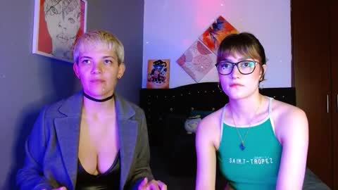 Snapshot of mackenziemoon chatting on 09.19.25 Noah Askew online show from 09.19.25