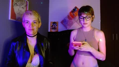 Snapshot of mackenziemoon chatting on 09.20.25 Noah Askew online show from 09.20.25