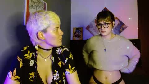 Snapshot of mackenziemoon chatting on 09.25.25 Noah Askew online show from 09.25.25