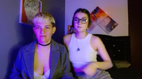 Snapshot of mackenziemoon chatting on 10.11.25 Noah Askew online show from 10.11.25