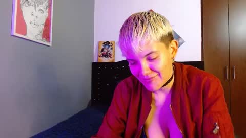 Snapshot of mackenziemoon chatting on 10.16.25 Noah Askew online show from 10.16.25