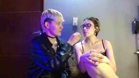 Snapshot of mackenziemoon chatting on 10.19.25 Noah Askew online show from 10.19.25