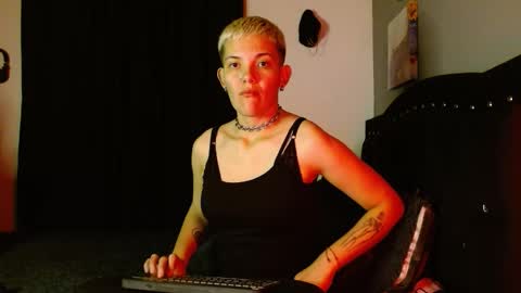 Snapshot of mackenziemoon chatting on 01.16.26 Noah Askew online show from 01.16.26