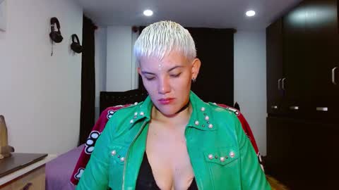 Snapshot of mackenziemoon chatting on 02.17.26 Noah Askew online show from 02.17.26