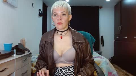 Snapshot of mackenziemoon chatting on 03.02.26 Noah Askew online show from 03.02.26