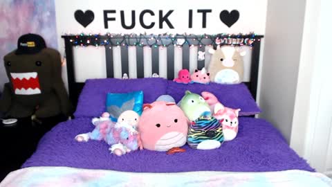 Mackenzie Wolfe online show from 12.08.24