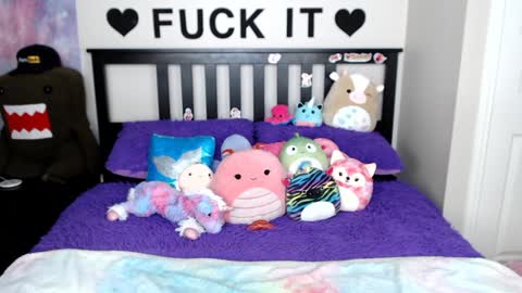 Mackenzie Wolfe online show from 02.01.25