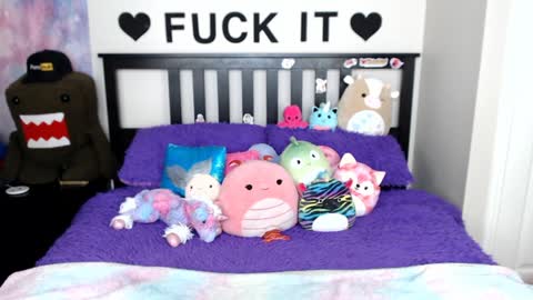 Mackenzie Wolfe online show from 02.07.25