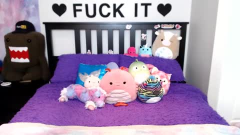 Mackenzie Wolfe online show from 09.11.25