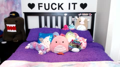 Mackenzie Wolfe online show from 09.15.25