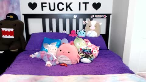 Mackenzie Wolfe online show from 09.24.25