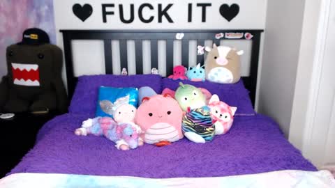 Mackenzie Wolfe online show from 10.02.25