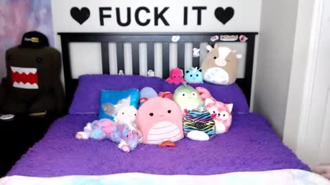 Mackenzie Wolfe online show from 10.09.25