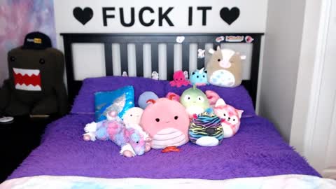 Mackenzie Wolfe online show from 10.13.25