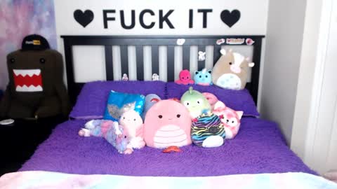 Mackenzie Wolfe online show from 10.27.25