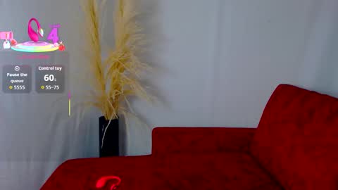 Snapshot of madam_dali chatting on 12.22.25 Dalila online show from 12.22.25