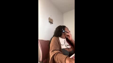 Snapshot of madam_glam chatting on 03.03.26 madam_glam online show from 03.03.26