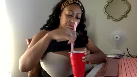 Snapshot of madam_glam chatting on 04.15.26 madam_glam online show from 04.15.26