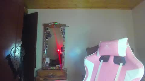 Snapshot of madam_sativa chatting on 02.05.25 di online show from 02.05.25