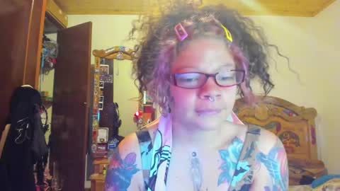 Snapshot of madam_sativa chatting on 02.08.25 di online show from 02.08.25