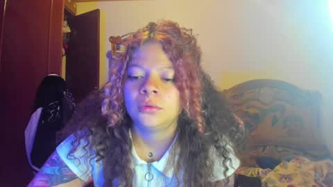 Snapshot of madam_sativa chatting on 02.10.25 di online show from 02.10.25