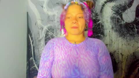 Snapshot of madam_sativa chatting on 10.07.25 di online show from 10.07.25