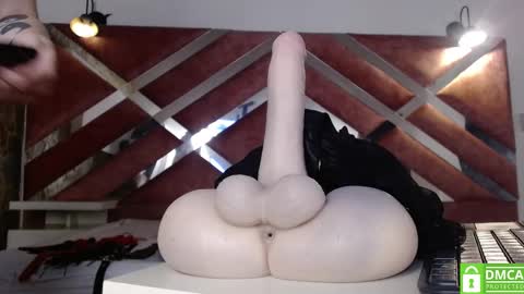 Snapshot of madame_ibby chatting on 02.18.26 madame ibby online show from 02.18.26