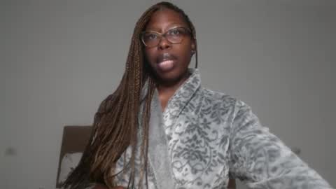 Snapshot of madamindigo chatting on 01.05.25 YourMadamIndigo online show from 01.05.25