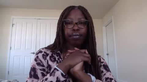 Snapshot of madamindigo chatting on 03.12.25 YourMadamIndigo online show from 03.12.25