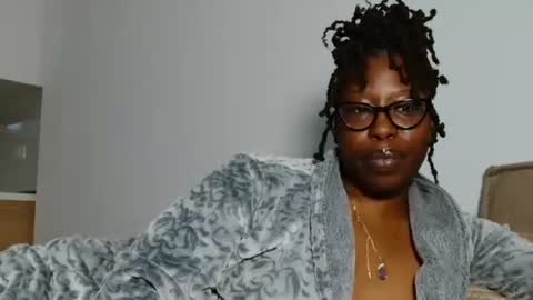 Snapshot of madamindigo chatting on 01.08.26 YourMadamIndigo online show from 01.08.26