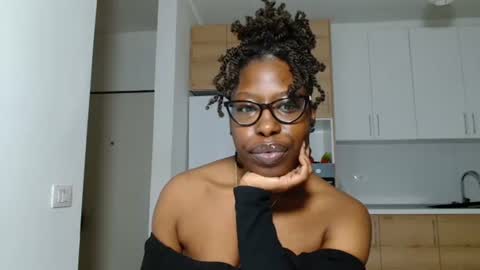 Snapshot of madamindigo chatting on 01.09.26 YourMadamIndigo online show from 01.09.26