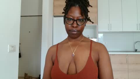 Snapshot of madamindigo chatting on 01.16.26 YourMadamIndigo online show from 01.16.26