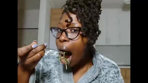 Snapshot of madamindigo chatting on 02.03.26 YourMadamIndigo online show from 02.03.26