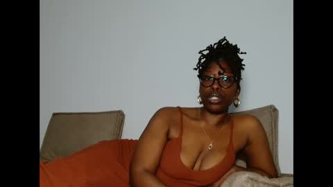 Snapshot of madamindigo chatting on 02.08.26 YourMadamIndigo online show from 02.08.26