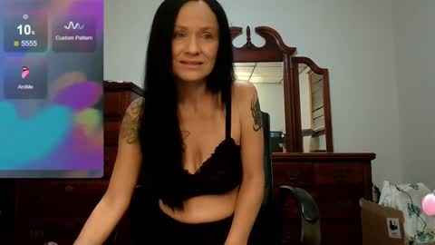 Snapshot of madammix76 chatting on 01.19.25 Madammix769 online show from 01.19.25