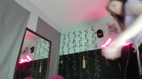 Snapshot of maddi_avalon chatting on 12.21.25 Maddi Avalon online show from 12.21.25