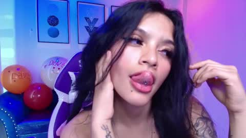 Snapshot of maddie_t18 chatting on 05.16.26 maddie_t18 online show from 05.16.26