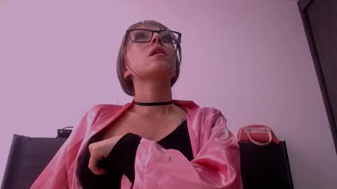 Snapshot of maddy_14 chatting on 11.18.25 Maddy UwU online show from 11.18.25