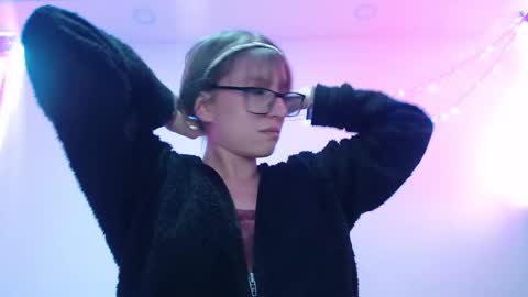 Snapshot of maddy_14 chatting on 12.16.25 Maddy UwU online show from 12.16.25