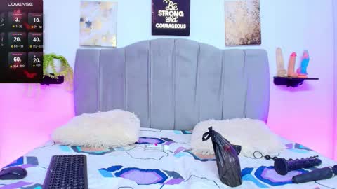 Snapshot of maddy_estheer chatting on 11.14.25 maddy online show from 11.14.25