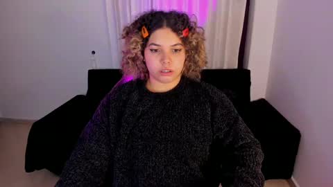 Snapshot of madelaine_taylor chatting on 12.21.24 madelaine_taylor online show from 12.21.24
