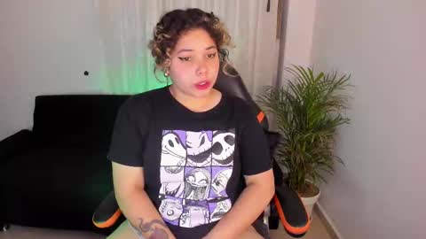 Snapshot of madelaine_taylor chatting on 01.02.25 madelaine_taylor online show from 01.02.25