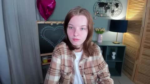 Snapshot of madelaines chatting on 09.23.25 madelaines online show from 09.23.25
