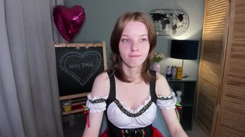Snapshot of madelaines chatting on 09.27.25 madelaines online show from 09.27.25