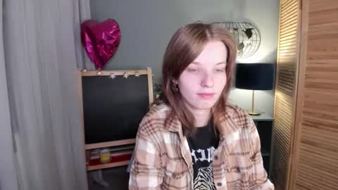 Snapshot of madelaines chatting on 10.17.25 madelaines online show from 10.17.25